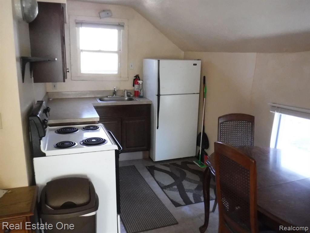 318 East Brooks Street Howell, MI 48843 - Photo 11 of 26