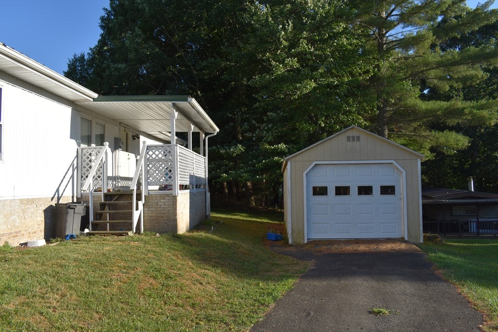 2503 Deer Haven Road Galax, VA 24333 - Photo 5 of 6 Gallery Image 5