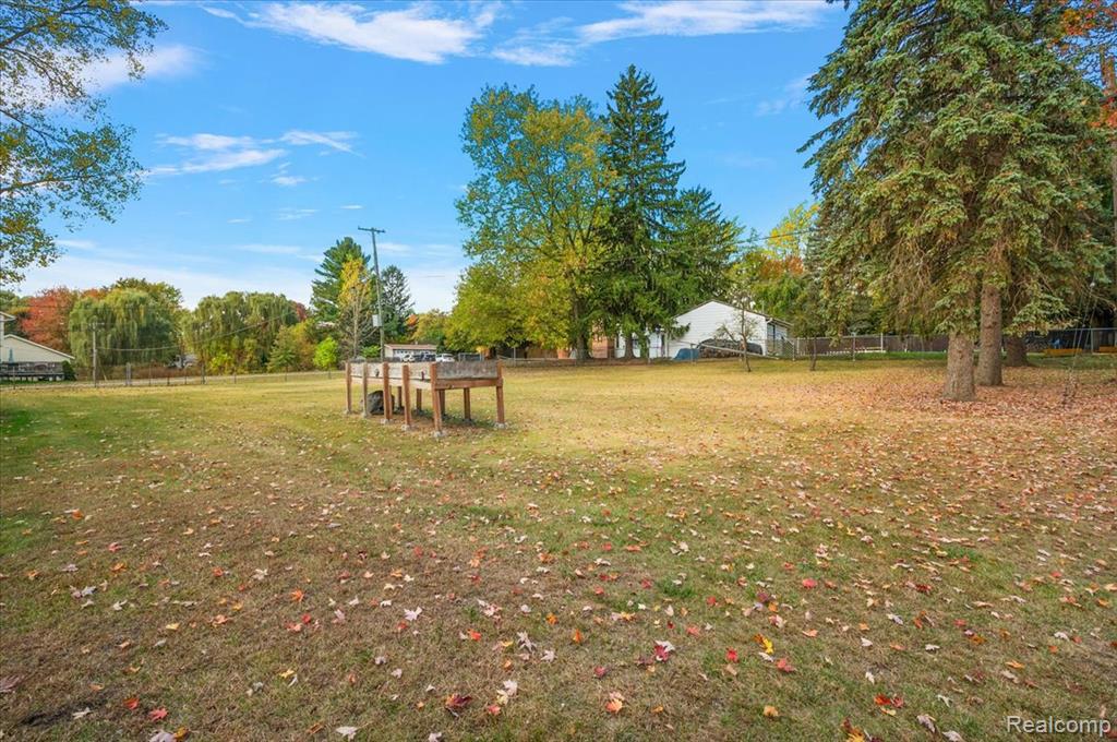2262 Hammerslea Road Lake Orion, MI 48359 - Photo 44 of 47 Gallery Image 44