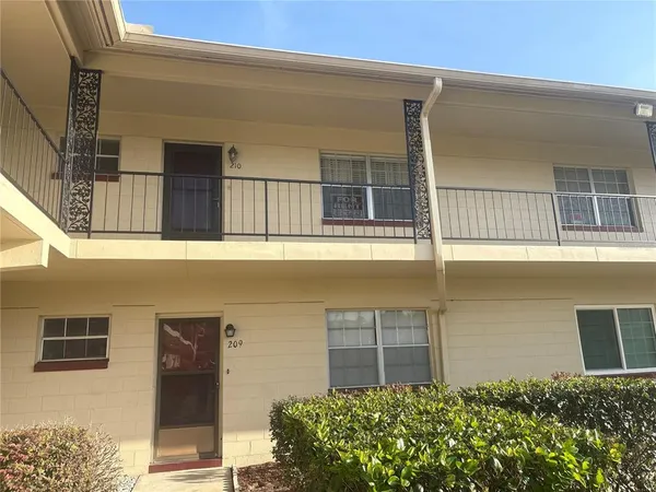 $975 | 5505 Hernandes Drive, Unit 210, Orlando, FL 32808
