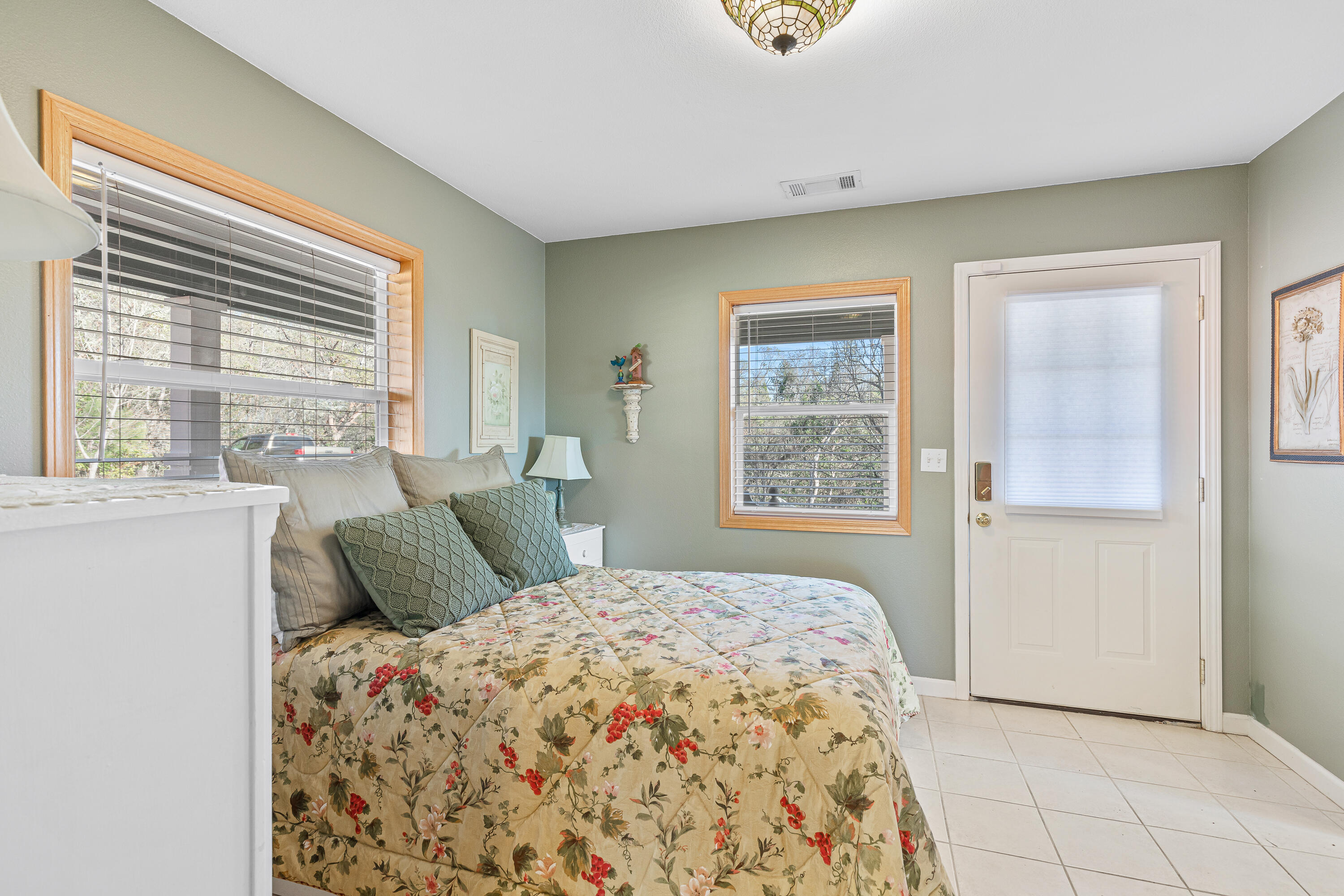 1427 Three Pines Road Grants Pass, OR 97526 - Photo 24 of 73 9R9A0213