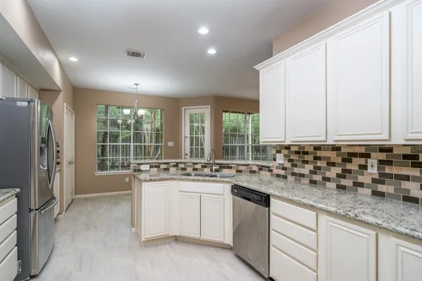 $2,500 | 66 Lakeridge Drive, The Woodlands, TX 77381