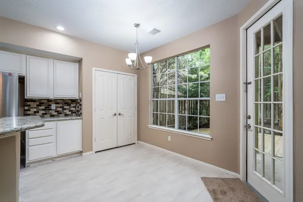 $2,500 | 66 Lakeridge Drive, The Woodlands, TX 77381