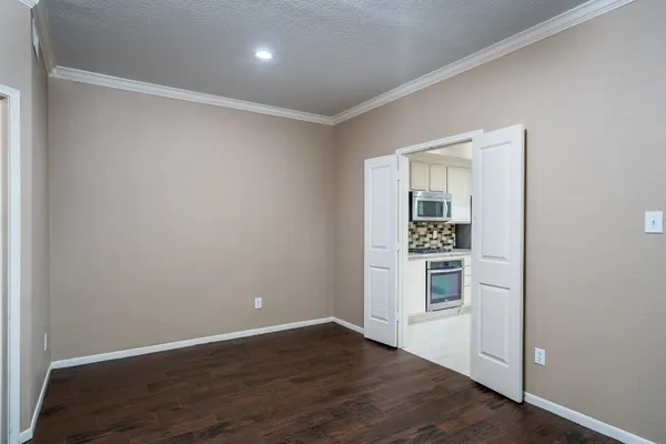 $2,500 | 66 Lakeridge Drive, The Woodlands, TX 77381