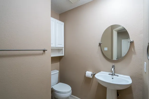 $2,500 | 66 Lakeridge Drive, The Woodlands, TX 77381