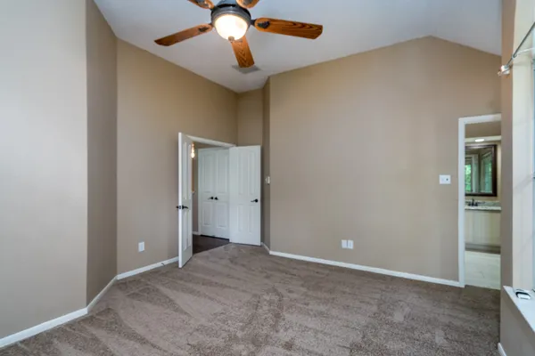 $2,500 | 66 Lakeridge Drive, The Woodlands, TX 77381