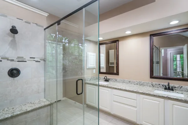 $2,500 | 66 Lakeridge Drive, The Woodlands, TX 77381