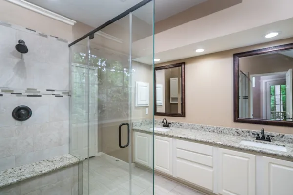 $2,500 | 66 Lakeridge Drive, The Woodlands, TX 77381