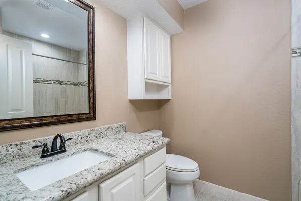 $2,500 | 66 Lakeridge Drive, The Woodlands, TX 77381