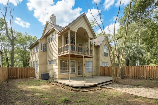 $2,500 | 66 Lakeridge Drive, The Woodlands, TX 77381