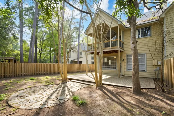 $2,500 | 66 Lakeridge Drive, The Woodlands, TX 77381