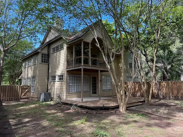 $2,500 | 66 Lakeridge Drive, The Woodlands, TX 77381