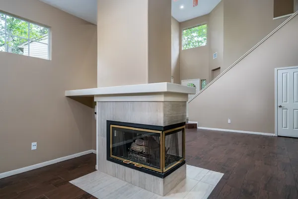 $2,500 | 66 Lakeridge Drive, The Woodlands, TX 77381