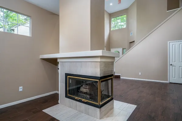 $2,500 | 66 Lakeridge Drive, The Woodlands, TX 77381