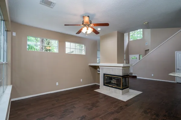 $2,500 | 66 Lakeridge Drive, The Woodlands, TX 77381