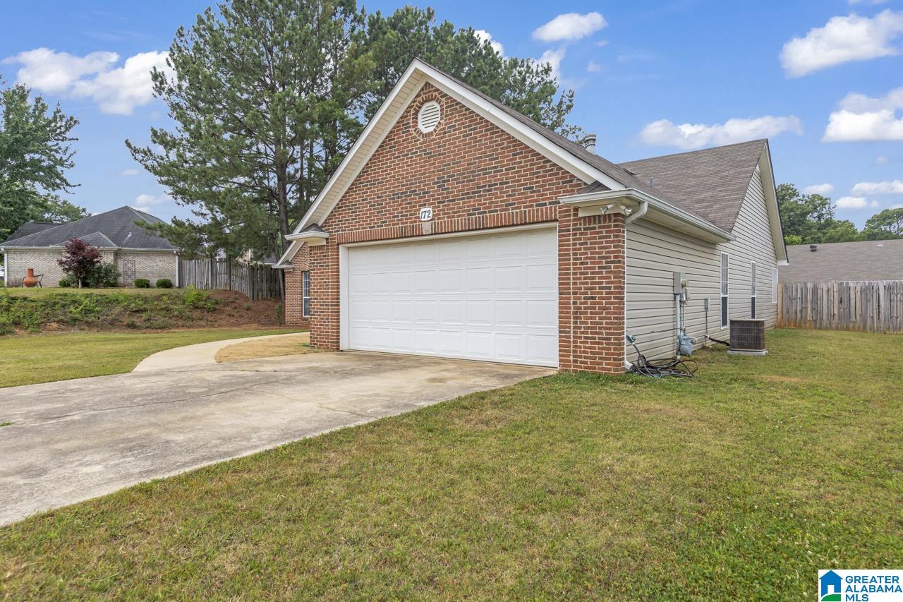 172 Pebble Drive Alabaster, AL 35007 - Photo 2 of 24