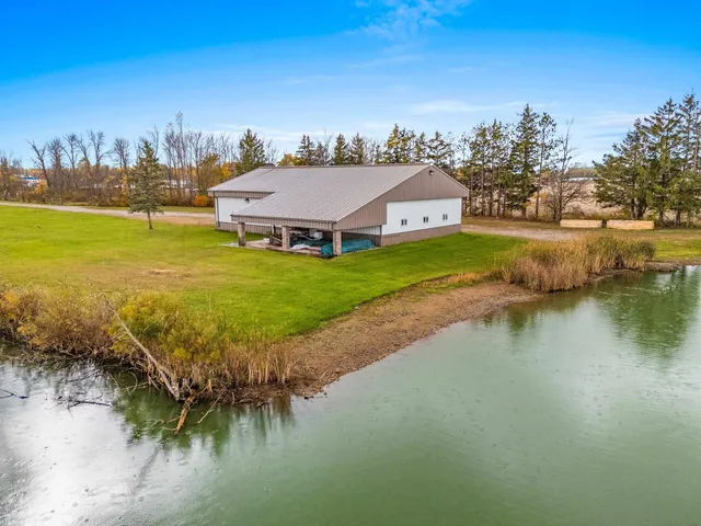 $894,900 | 5910 Old Highway, Green Bay, WI 54313