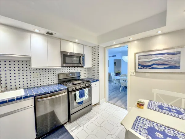 $3,200 | 2030 South Ocean Drive, Unit 1922, Hallandale Beach, FL 33009