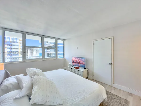 $3,200 | 2030 South Ocean Drive, Unit 1922, Hallandale Beach, FL 33009