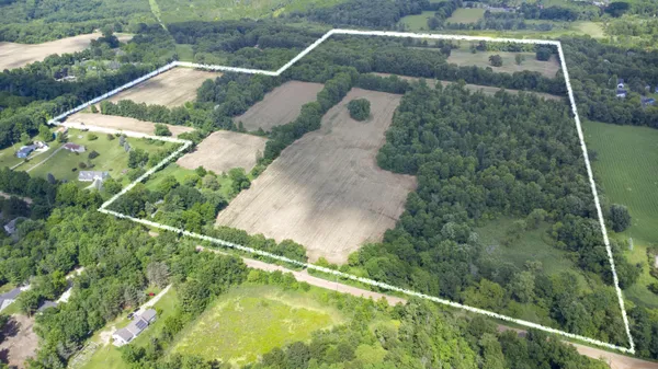 $1,200,000 | 7114 Mabley Hill Road, Fenton, MI 48430