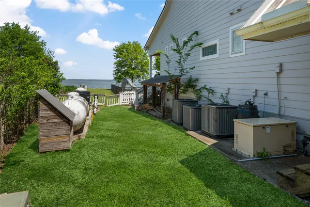 a view of a house with a backyard