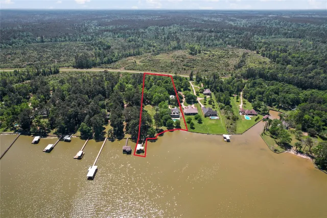 an aerial view of a basket ball court