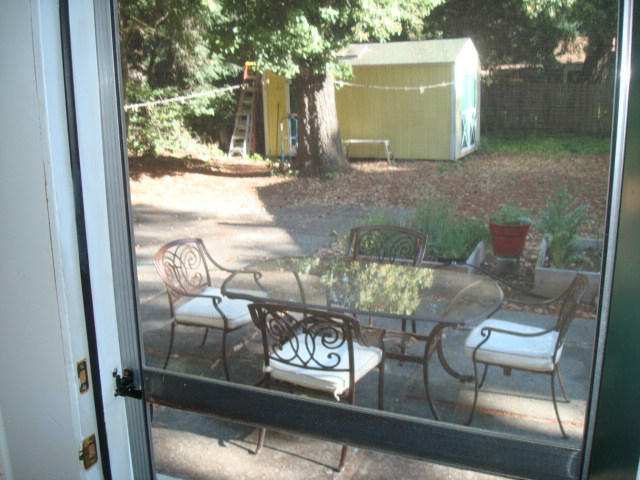 31 Madrona Road Miranda, CA 95553 - Photo 37 of 41 a view of balcony and dining area with furniture