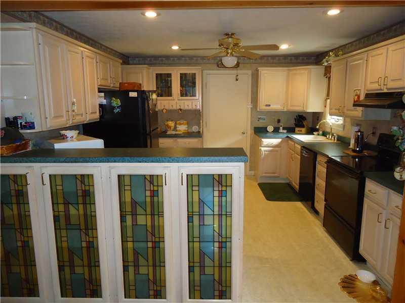 35 Captain Thomas Road Ogunquit, ME 03907 - Photo 5 of 17 Kitchen.
