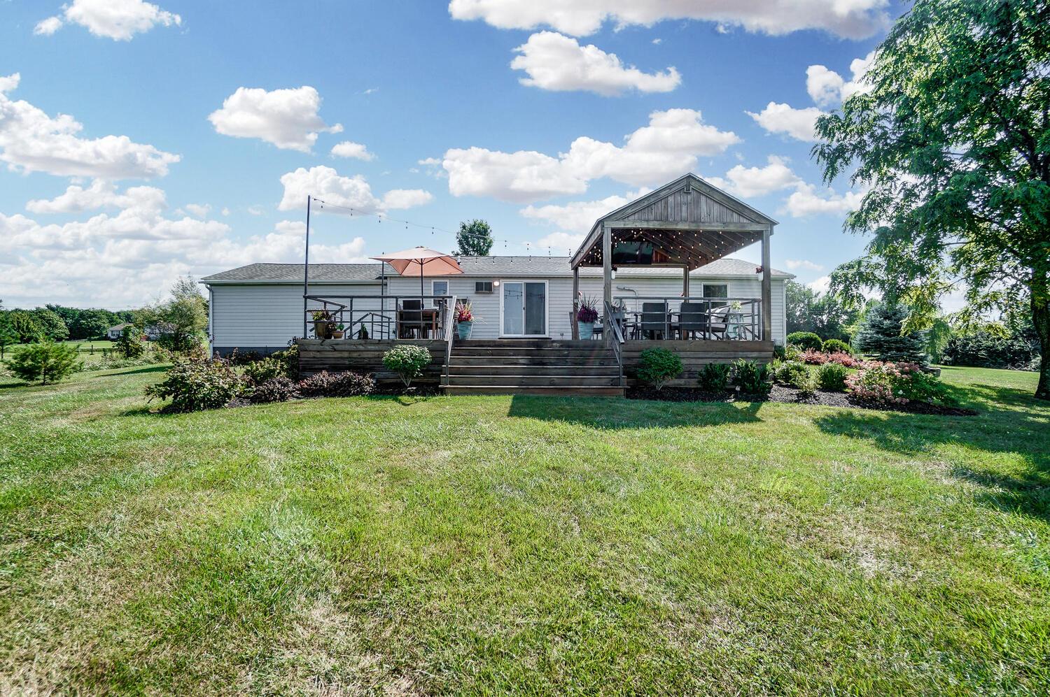 18595 Ringgold Southern Road Circleville, OH 43113 - Photo 26 of 34 Huge Deck
