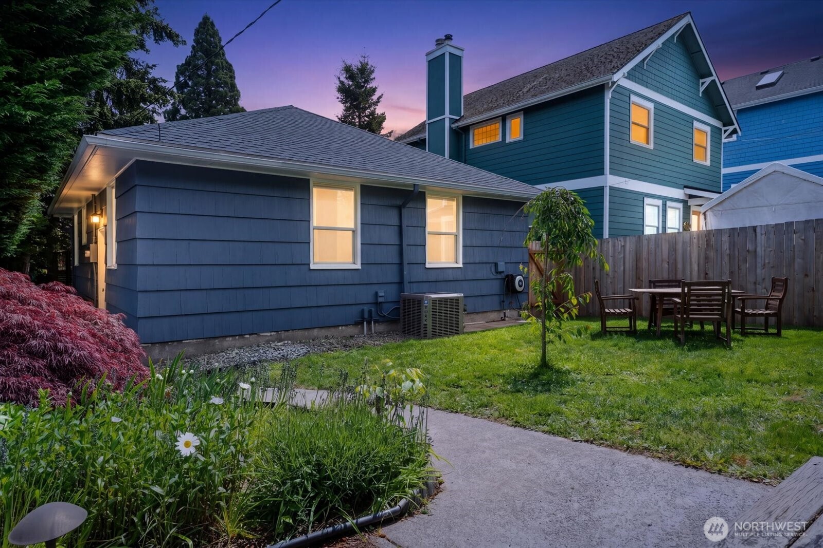 2129 42nd Avenue Southwest Seattle, WA 98116 - Photo 26 of 40
