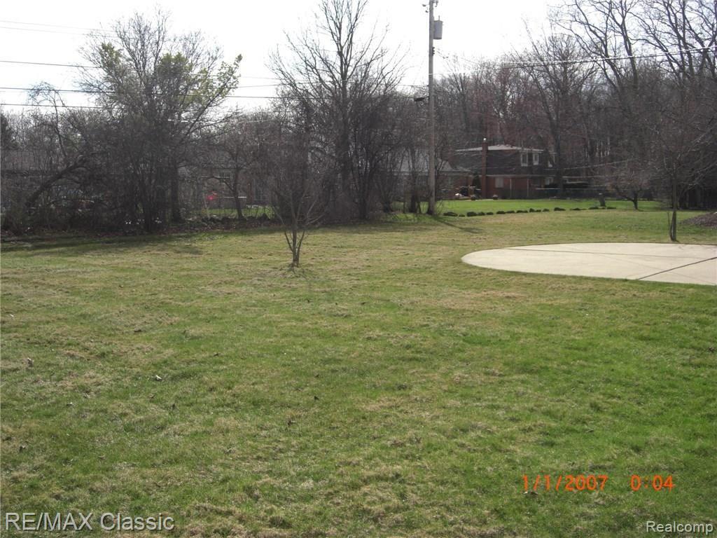 18851 Sunbright Avenue Southfield, MI 48076 - Photo 8 of 41 CIMG0519.JPG