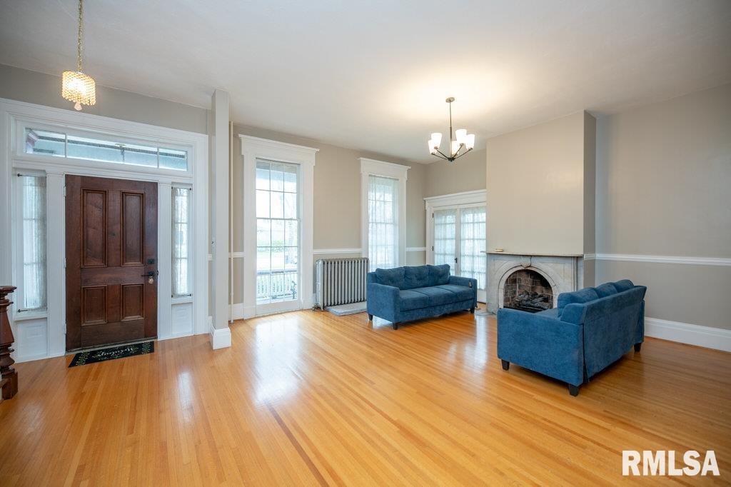 805 South 5th Street Pekin, IL 61554 - Photo 13 of 52