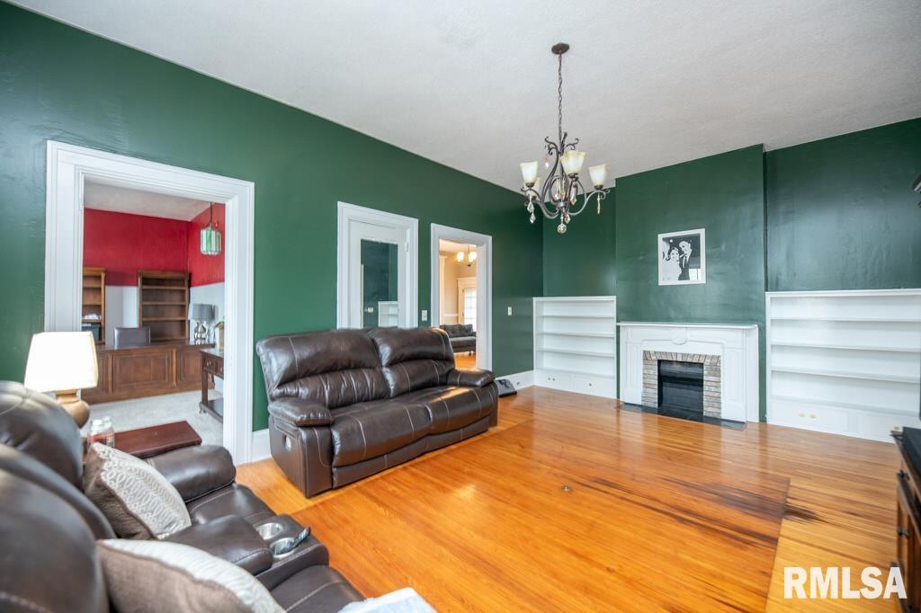 805 South 5th Street Pekin, IL 61554 - Photo 18 of 52