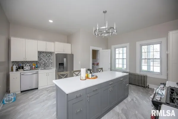 $279,900 | 805 South 5th Street, Pekin, IL 61554