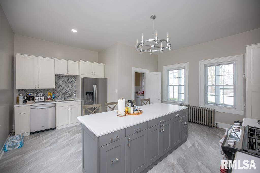 805 South 5th Street Pekin, IL 61554 - Photo 21 of 52