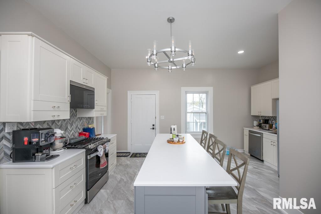 805 South 5th Street Pekin, IL 61554 - Photo 23 of 52