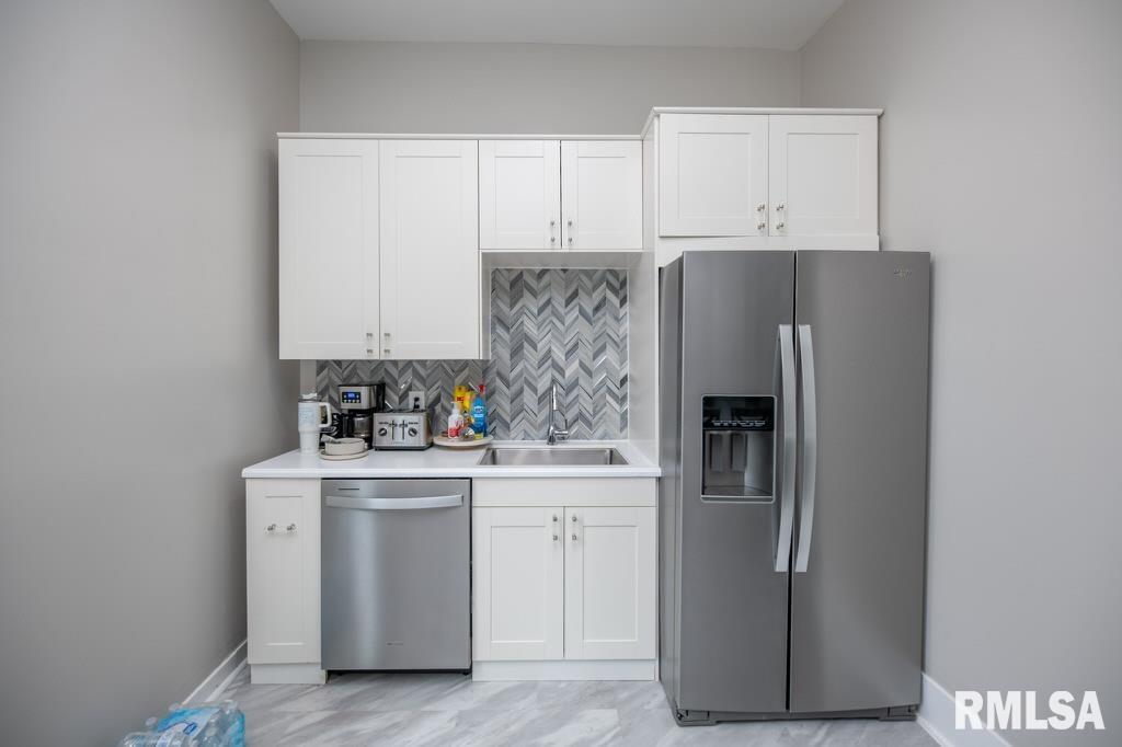 805 South 5th Street Pekin, IL 61554 - Photo 24 of 52
