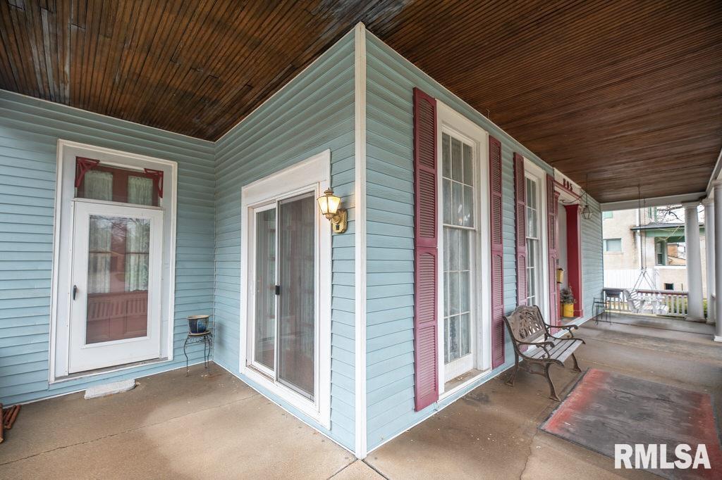 805 South 5th Street Pekin, IL 61554 - Photo 9 of 52