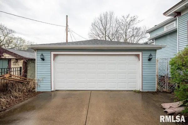 $279,900 | 805 South 5th Street, Pekin, IL 61554