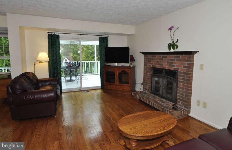 1929 Beech Road Sterling, VA 20164 - Photo 11 of 30 Family Room