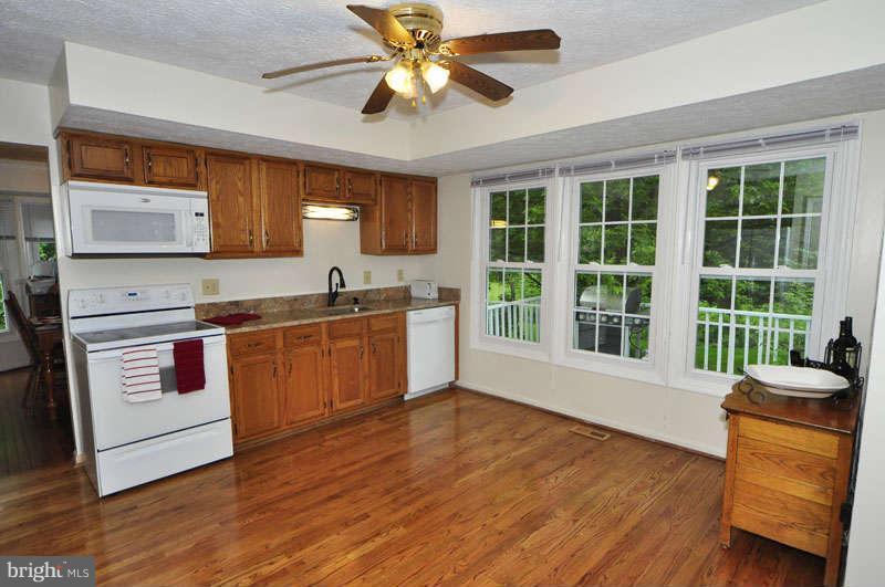 1929 Beech Road Sterling, VA 20164 - Photo 4 of 30 Kitchen