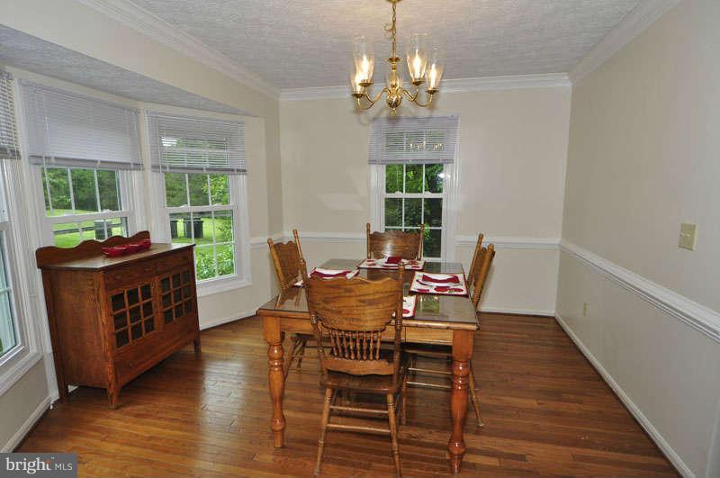 1929 Beech Road Sterling, VA 20164 - Photo 8 of 30 Dining Room