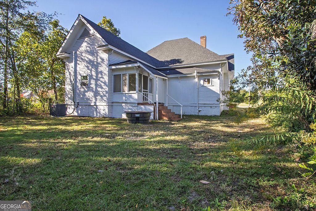 65 East Calhoun Street Wadley, GA 30477 - Photo 18 of 25 a view of a house with a yard