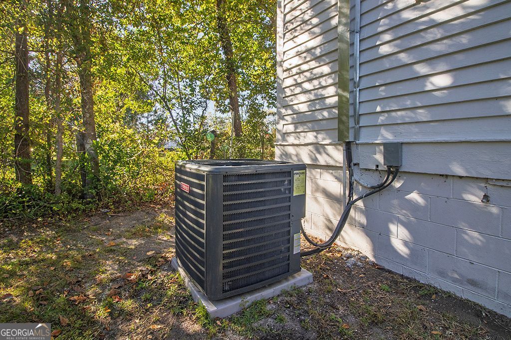 65 East Calhoun Street Wadley, GA 30477 - Photo 19 of 25 a backyard of a house with lots of green space