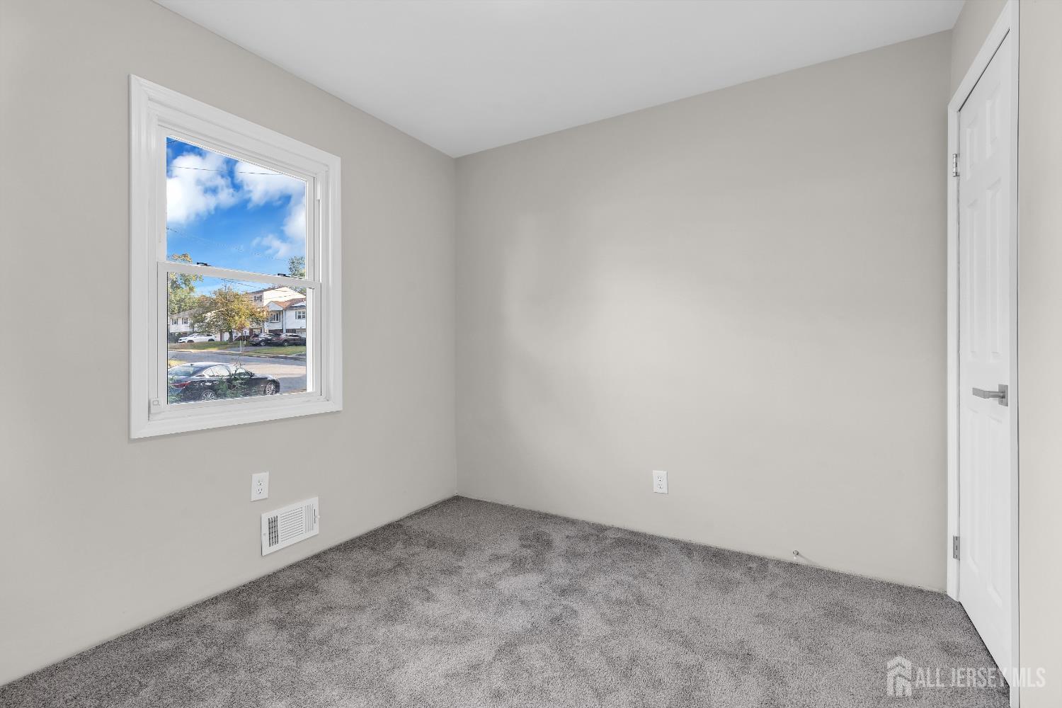 1322 Marcella Drive Union, NJ 07083 - Photo 30 of 48 an empty room with a window