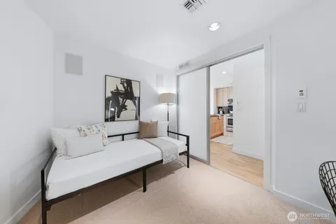 $868,000 | 10650 Northeast 9th Place, Unit 923, Bellevue, WA 98004