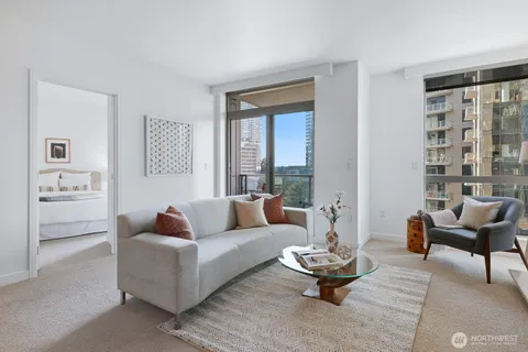 $838,000 | 10650 Northeast 9th Place, Unit 923, Bellevue, WA 98004