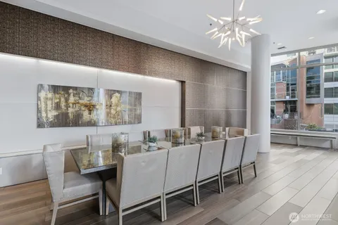 $868,000 | 10650 Northeast 9th Place, Unit 923, Bellevue, WA 98004