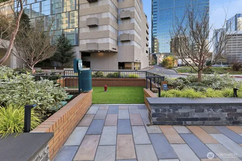 $868,000 | 10650 Northeast 9th Place, Unit 923, Bellevue, WA 98004