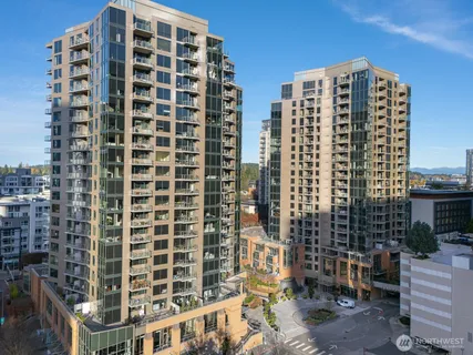 $868,000 | 10650 Northeast 9th Place, Unit 923, Bellevue, WA 98004